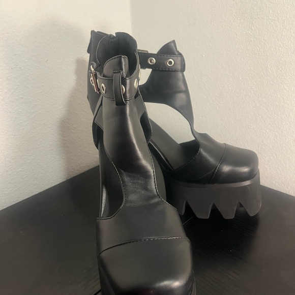 Black Platform Chunky Heel Sandals - Picture 4 of 7
